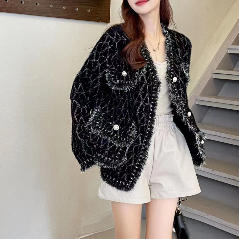 Kardigán v Chanel štýle s strapcami, voľný strih, V výstrih, dlhé rukávy, jacquardový geometrický vzor, materiál z imitácie norky