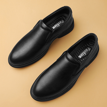 Pánske kožené topánky v britskom štýle pre business casual, vrchnok z dvojitej hovädzej kože, gumová podrážka, PU vložka, mikrovláknová podšívka, okrúhla špička