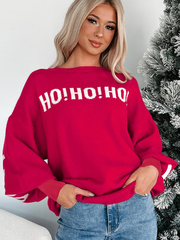 Ženski pulover od viskoze s okruglim izrezom, dugim rukavima, širokog kroja i otiskom slova.