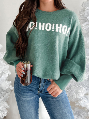 Ženski pulover od viskoze s okruglim izrezom, dugim rukavima, širokog kroja i otiskom slova.