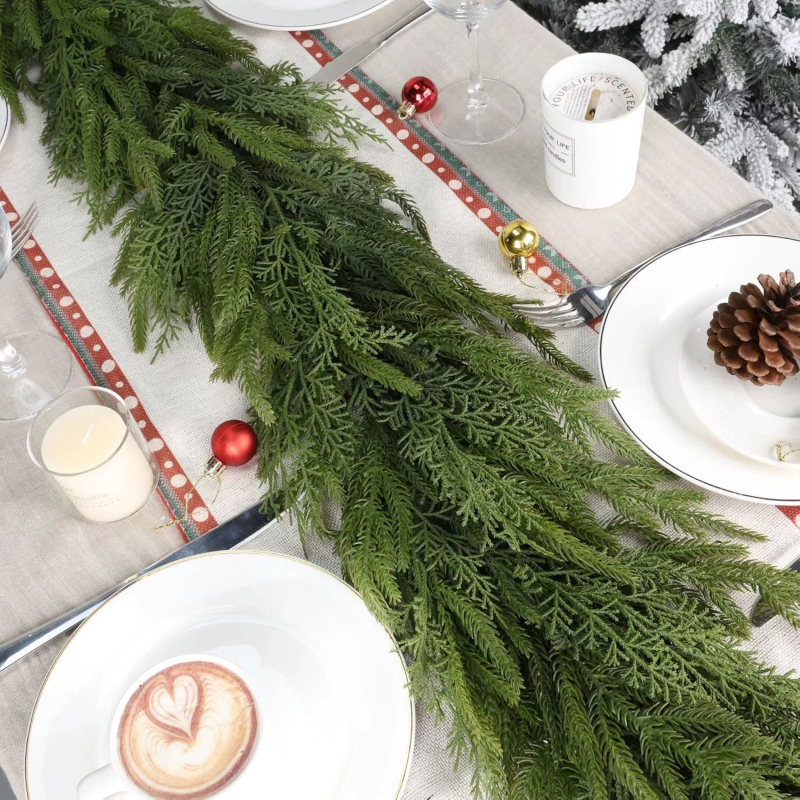 PE ratanová vianočná dekorácia s napodobenými ihličkami, multifunkčné visiace ozdoby, čiastočne ručná a čiastočne mechanická výroba, značka Famous craftsmanship, vhodné ako firemné a sviatočné darčeky