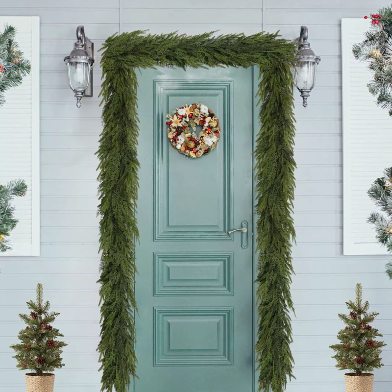 PE ratanová vianočná dekorácia s napodobenými ihličkami, multifunkčné visiace ozdoby, čiastočne ručná a čiastočne mechanická výroba, značka Famous craftsmanship, vhodné ako firemné a sviatočné darčeky