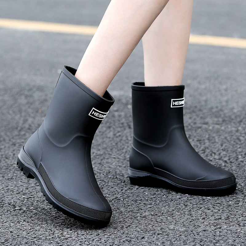 Moterų lietaus botai, PVC viršus, vidutinio ilgio vamzdelis, slip-on, plokščia kulni, visoms sezonoms