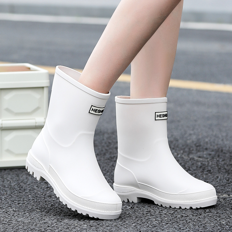 Moterų lietaus botai, PVC viršus, vidutinio ilgio vamzdelis, slip-on, plokščia kulni, visoms sezonoms