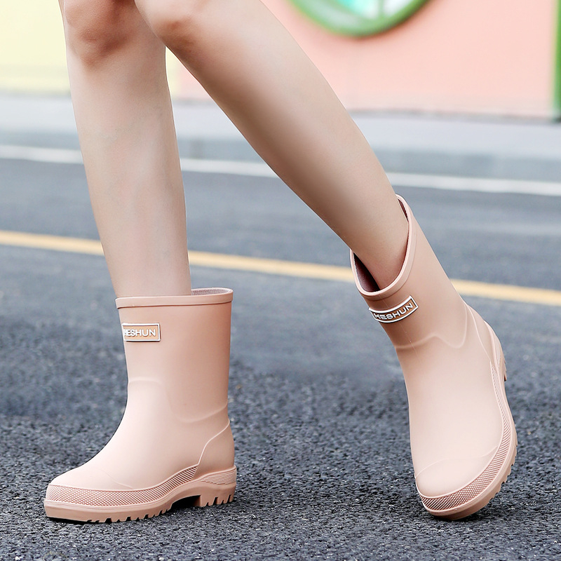 Moterų lietaus botai, PVC viršus, vidutinio ilgio vamzdelis, slip-on, plokščia kulni, visoms sezonoms