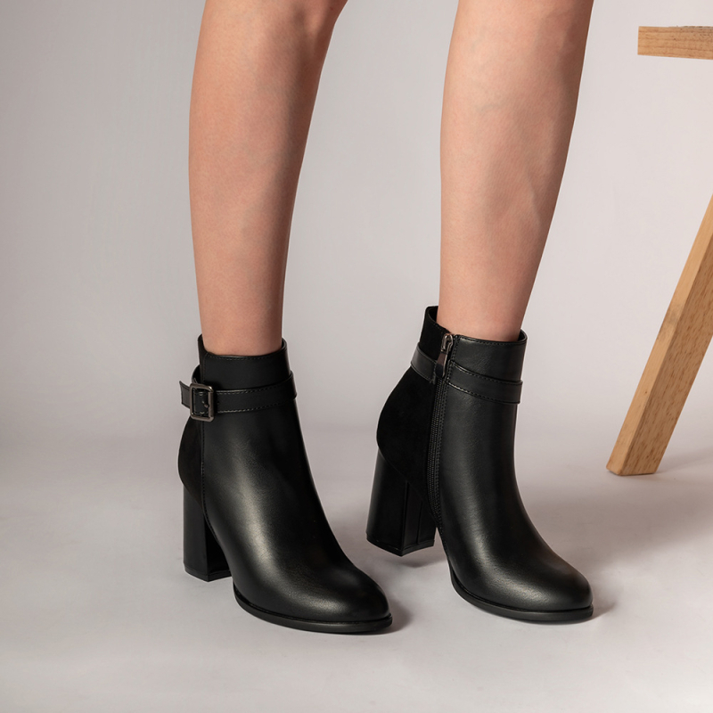 Kerek orrú bokacsizma, alacsony szárú, 3–5 cm-es vastag sarkú, PU felső rész, PU+textil bélés, ősz 2024