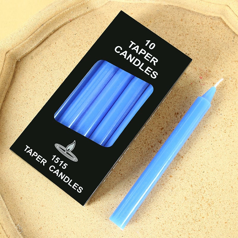 Forest Fire парафинова цилиндрична обикновена свещ за осветление, изработена полу ръчно и полуавтоматично.