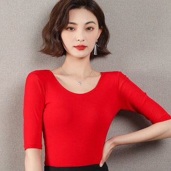 Najlon majica s mrežastim materijalom, uski kroj, okrugli izrez, pola rukava, srednja duljina 50–65 cm