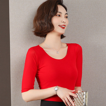 Najlon majica s mrežastim materijalom, uski kroj, okrugli izrez, pola rukava, srednja duljina 50–65 cm