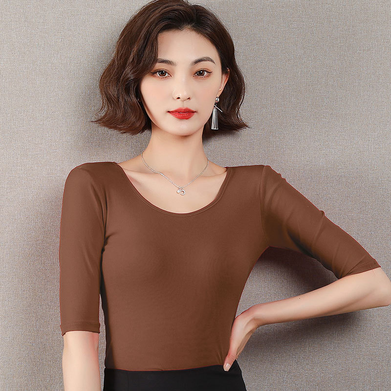 Najlon majica s mrežastim materijalom, uski kroj, okrugli izrez, pola rukava, srednja duljina 50–65 cm