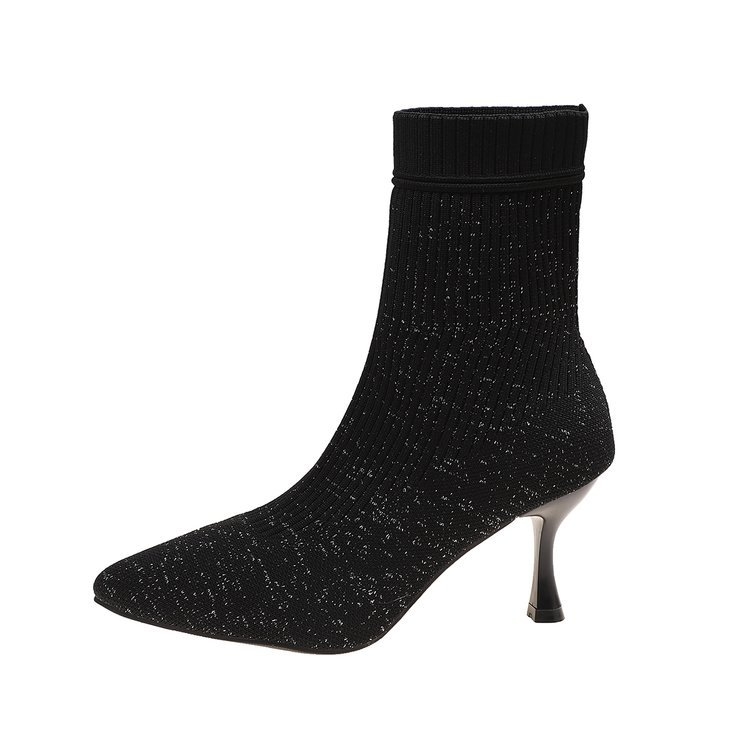 Női zokniszárú bokacsizmák hegyes orrú, vékony sarok, sarkak magassága 6–8 cm, alacsony szár, textile felsőrész