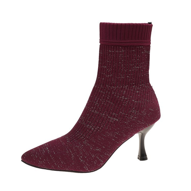Női zokniszárú bokacsizmák hegyes orrú, vékony sarok, sarkak magassága 6–8 cm, alacsony szár, textile felsőrész