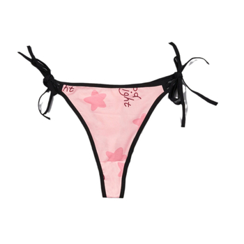 Plus-size tangové nohavičky s mašličkou a remienkami v štýle T, nízky pás, materiál milksilk (polyester 95–100%), intímna výstelka s elastanom, priedušné a antibakteriálne, náhodné potlače, balené po 10 kusov