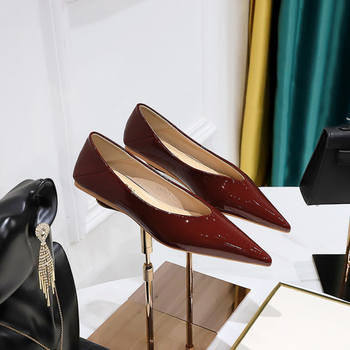 Koreai stílusú fényes patentbőr lapos cipő, hegyes orrú, slip-on, alacsony felső rész