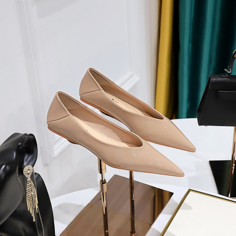 Koreai stílusú fényes patentbőr lapos cipő, hegyes orrú, slip-on, alacsony felső rész