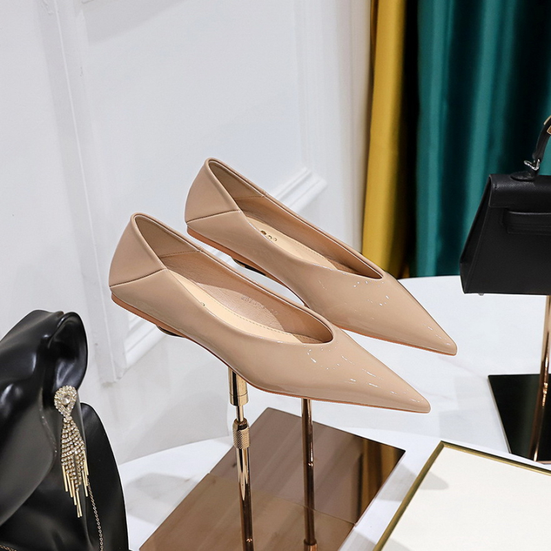 Koreai stílusú fényes patentbőr lapos cipő, hegyes orrú, slip-on, alacsony felső rész