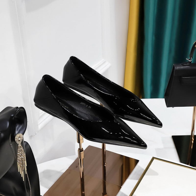 Koreai stílusú fényes patentbőr lapos cipő, hegyes orrú, slip-on, alacsony felső rész