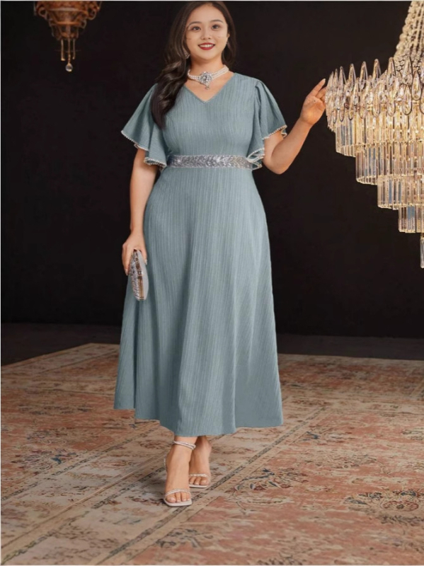 A linijos suknelė su patchworku ir dryžių raštu, V kaklo iškirptė, poliesteris