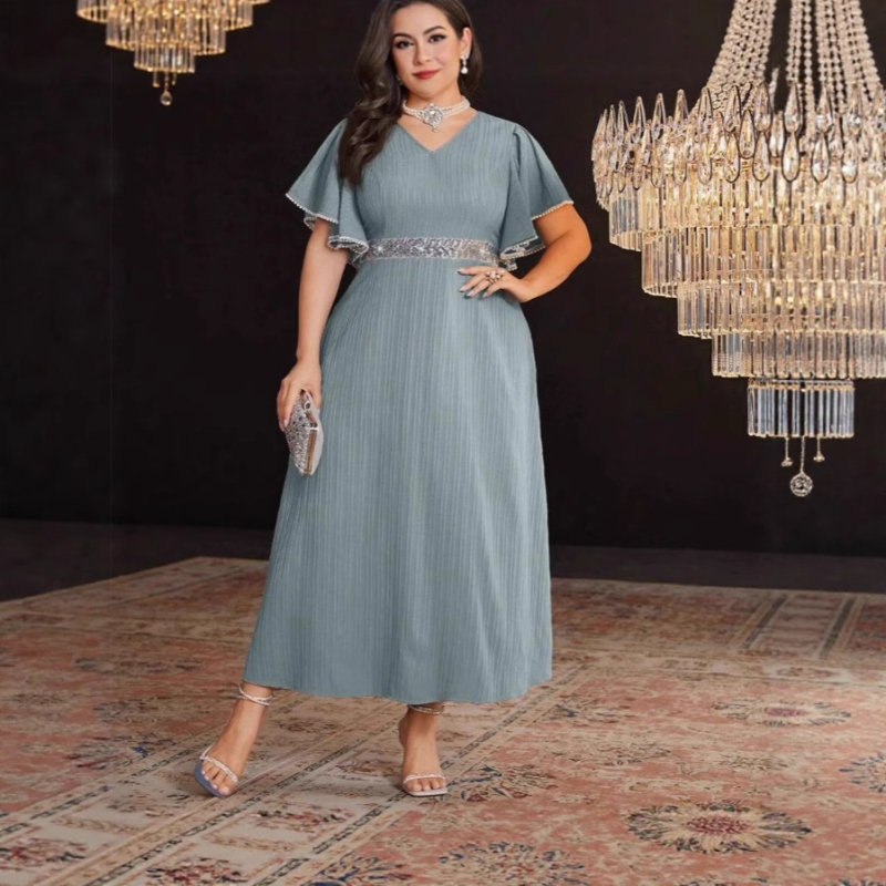 A linijos suknelė su patchworku ir dryžių raštu, V kaklo iškirptė, poliesteris