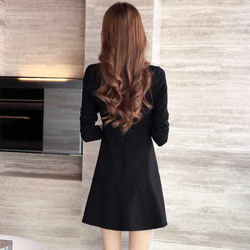 Moterų A linijos midi suknelė, apvalios kaklo, ilgomis rankovėmis, viskozės ir acetato mišinys, vasara 2024