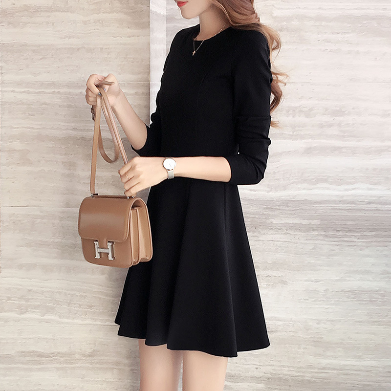 Moterų A linijos midi suknelė, apvalios kaklo, ilgomis rankovėmis, viskozės ir acetato mišinys, vasara 2024