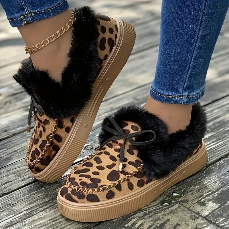 Női velúr téli csizma műszőrme bélésével, gumitalp, alacsony sarok, középső nyílás