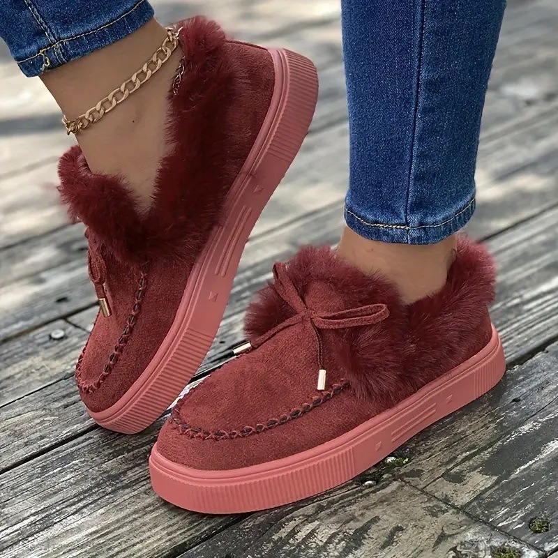 Női velúr téli csizma műszőrme bélésével, gumitalp, alacsony sarok, középső nyílás