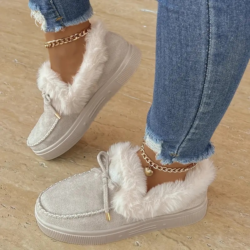 Női velúr téli csizma műszőrme bélésével, gumitalp, alacsony sarok, középső nyílás