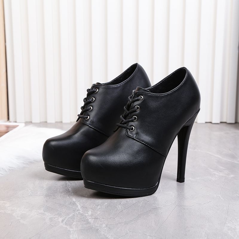 Női bokacsizmák fűzővel és platformmal, 6–8 cm magas sarkú, PU felsőrész, gumírozott talp, téli viselet
