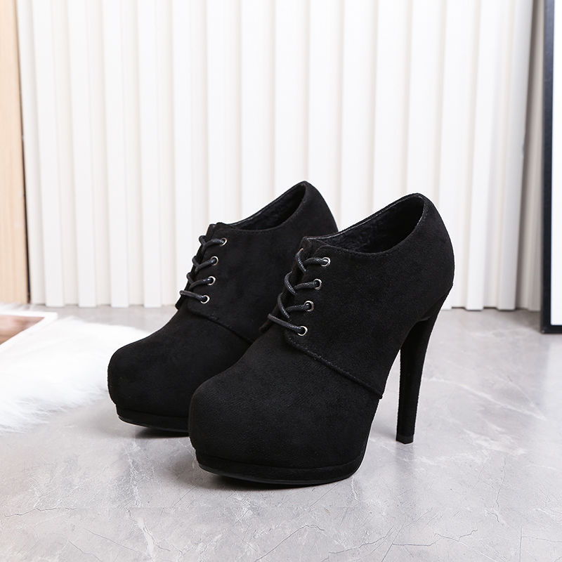 Női bokacsizmák fűzővel és platformmal, 6–8 cm magas sarkú, PU felsőrész, gumírozott talp, téli viselet