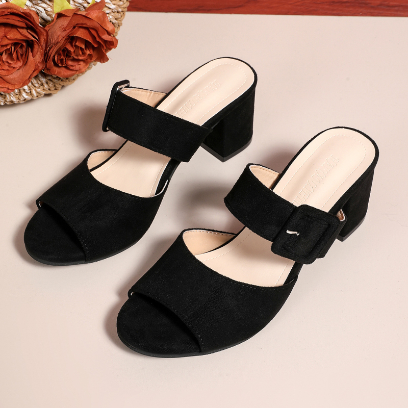 Sandalai su vienu dirželiu, velūro viršus, apvalus priekis, stambus kulnas 6–8 cm, gumos padas