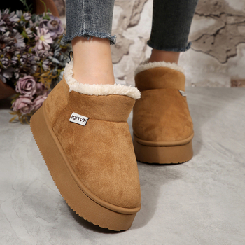 Дамски снежни ботуши със замшево горнище, нисък вал 5–10 см, с изкуствен пух, гумена подметка