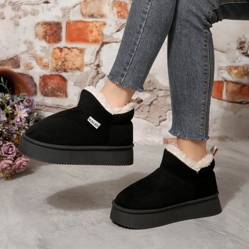 Дамски снежни ботуши със замшево горнище, нисък вал 5–10 см, с изкуствен пух, гумена подметка