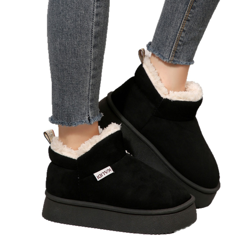 Дамски снежни ботуши със замшево горнище, нисък вал 5–10 см, с изкуствен пух, гумена подметка