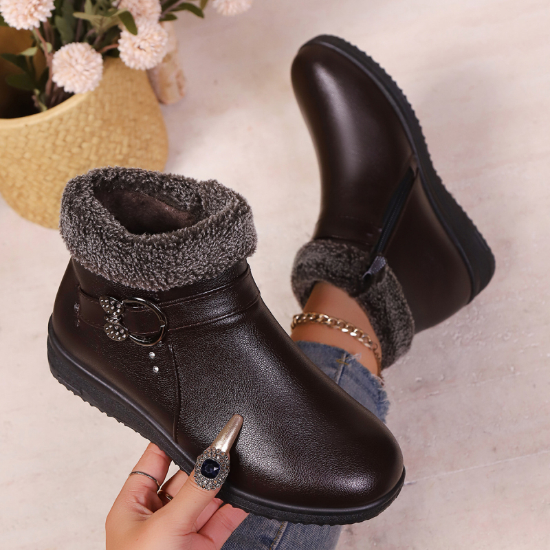 PU felső részű téli csizma, oldalsó cipzár, meleg bélés, gumírozott talp, alacsony klín