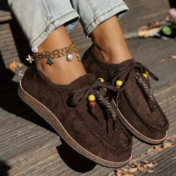 Vintage stílusú női mokaszlin bársonyos felsőrésszel, kerek orr, fűzős záródás, platformos gumitalp