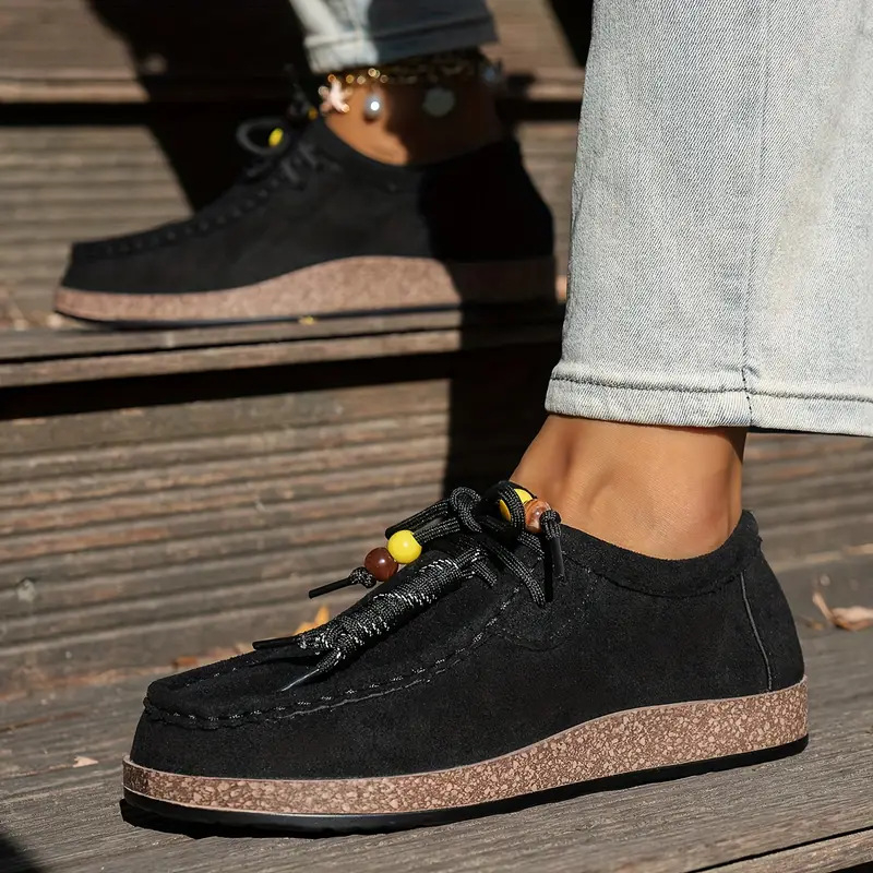 Vintage stílusú női mokaszlin bársonyos felsőrésszel, kerek orr, fűzős záródás, platformos gumitalp