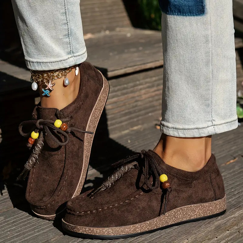 Vintage stílusú női mokaszlin bársonyos felsőrésszel, kerek orr, fűzős záródás, platformos gumitalp