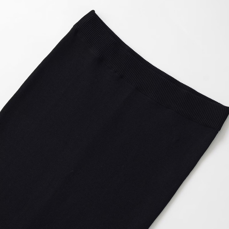 Megzti midi sijonas, poliesterio audinys, siūlų dažyta medžiaga, siauras kirpimas, rudens 2025 sezona, elegantiškas ir universalus stilius