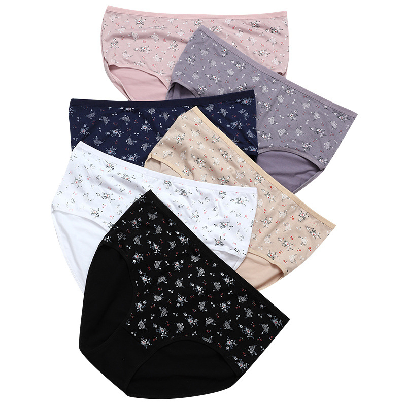 Дамски бикини с средна талия, принт със сливово цвете, плетена памук‑полиестер тъкан (15% памук, 85% полиестер) с памучно чатало; дишащи, бързосъхнещи, повдигащ ефект