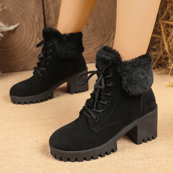 Női velúr csizma kerek orrú, 6–8 cm magas, vastag sarok, elöl fűzővel zárható, textile talpbetét
