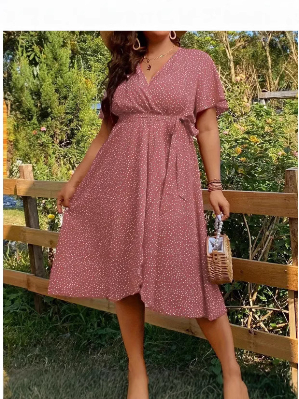 Rochie cu decolteu în V, croială în A de lungime medie, mâneci scurte, material poliester cu imprimeu în valuri