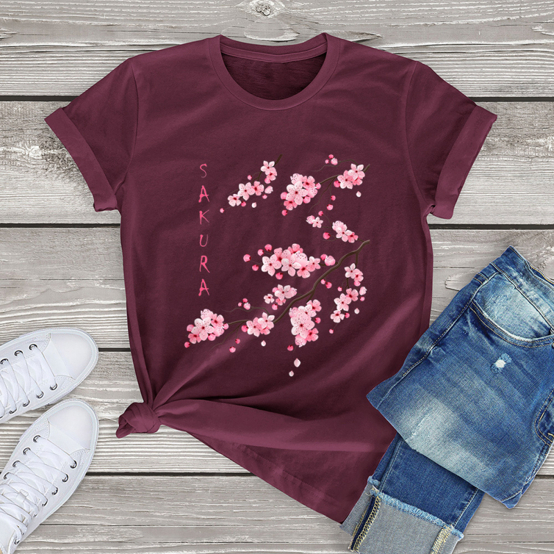 Majica Sakura Cherry Blossom s otiskom, milk silk materijal, kratki rukavi, okrugli izrez, široki kroj