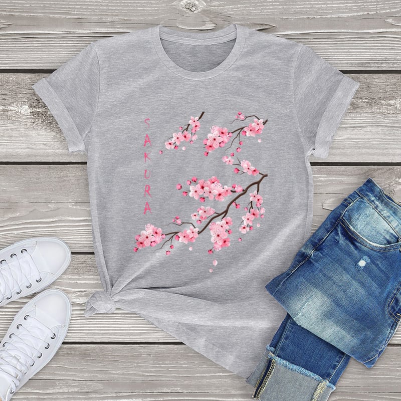 Majica Sakura Cherry Blossom s otiskom, milk silk materijal, kratki rukavi, okrugli izrez, široki kroj
