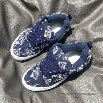 Unisex tenisky s potlačou lebky, vrchný materiál hovädzí semiš, gumová podrážka, šnúrky, EVA stielka, na jar