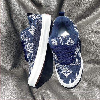 Unisex tenisky s potlačou lebky, vrchný materiál hovädzí semiš, gumová podrážka, šnúrky, EVA stielka, na jar