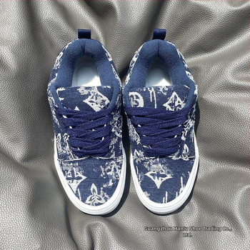 Unisex tenisky s potlačou lebky, vrchný materiál hovädzí semiš, gumová podrážka, šnúrky, EVA stielka, na jar