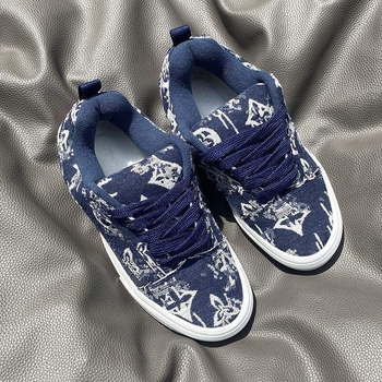 Unisex tenisky s potlačou lebky, vrchný materiál hovädzí semiš, gumová podrážka, šnúrky, EVA stielka, na jar