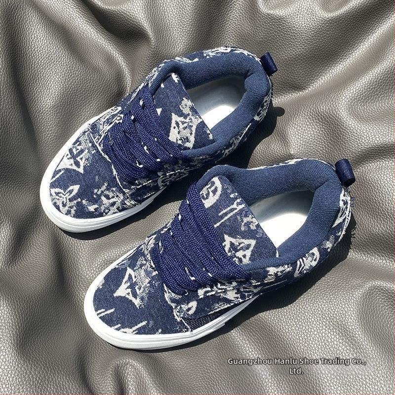 Unisex tenisky s potlačou lebky, vrchný materiál hovädzí semiš, gumová podrážka, šnúrky, EVA stielka, na jar