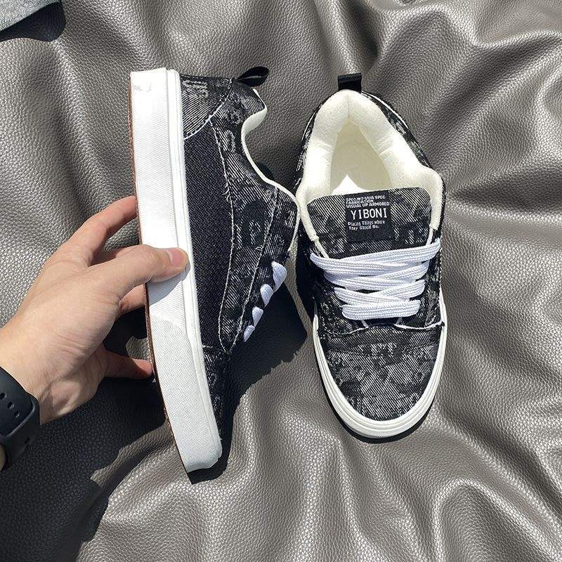 Unisex tenisky s potlačou lebky, vrchný materiál hovädzí semiš, gumová podrážka, šnúrky, EVA stielka, na jar